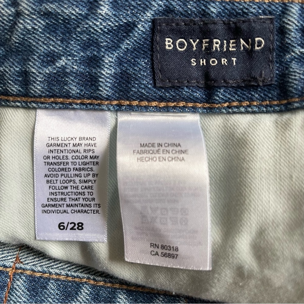 Lucky Brand Boyfriend Blue Denim Cuffed Shorts Size 6/28 Distressed Cotton - Picture 8 of 9